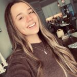 Gabby Barrett Instagram - Hey there :) Excited for album #2 coming out this year & touring.. 🤩 until then here’s me and my kitchen 💟
