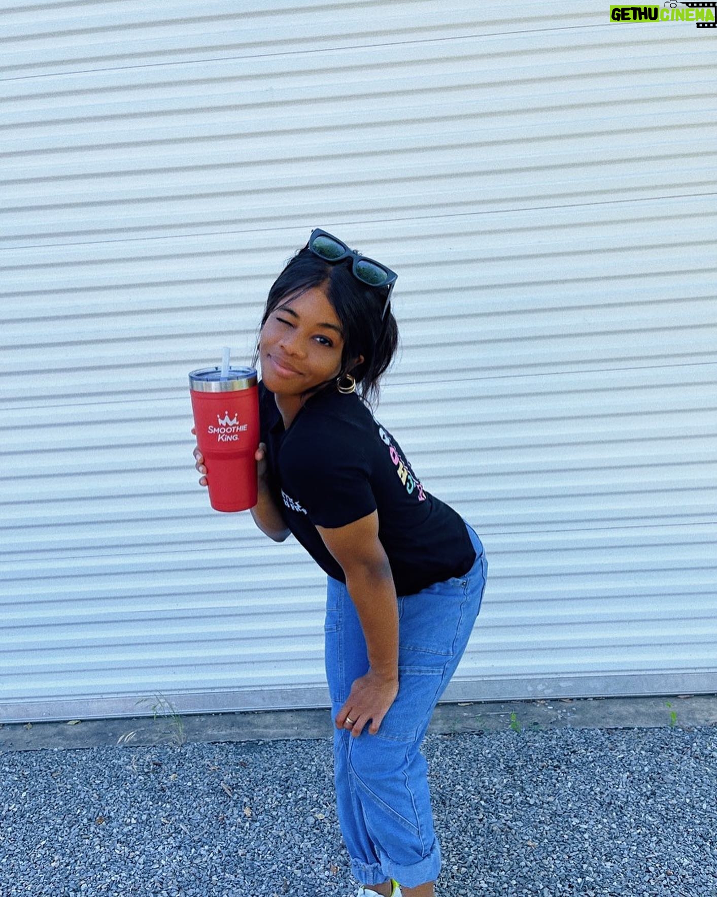 Gabby Douglas Instagram - Free smoothies are great but free smoothies from @smoothieking are even better š¤Happy National Smoothie Day! Check their website for more info! #RuleTheDay #ad
