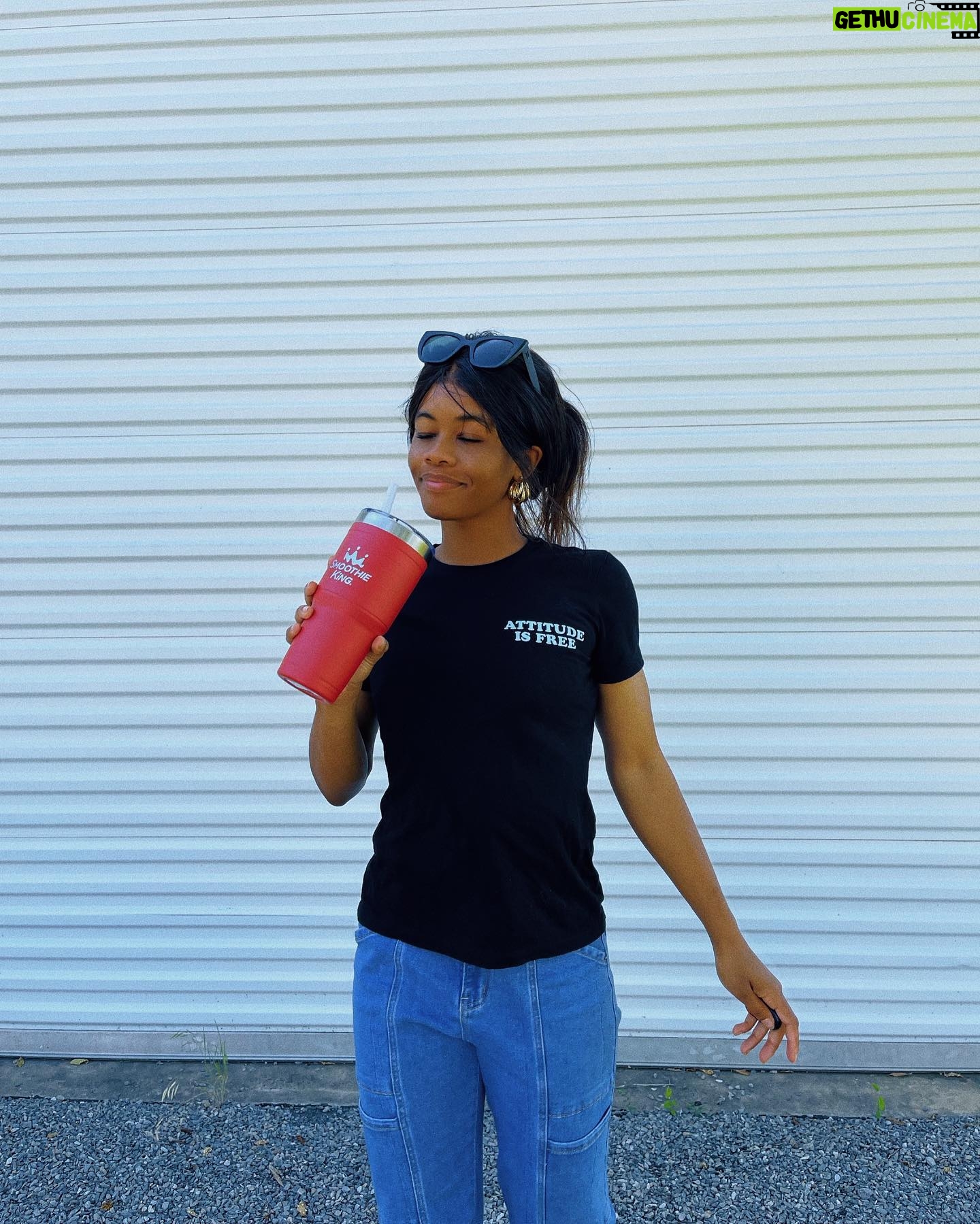 Gabby Douglas Instagram - Free smoothies are great but free smoothies from @smoothieking are even better š¤Happy National Smoothie Day! Check their website for more info! #RuleTheDay #ad