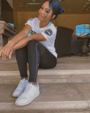 Gabby Douglas Instagram - hello there🦋💕💙