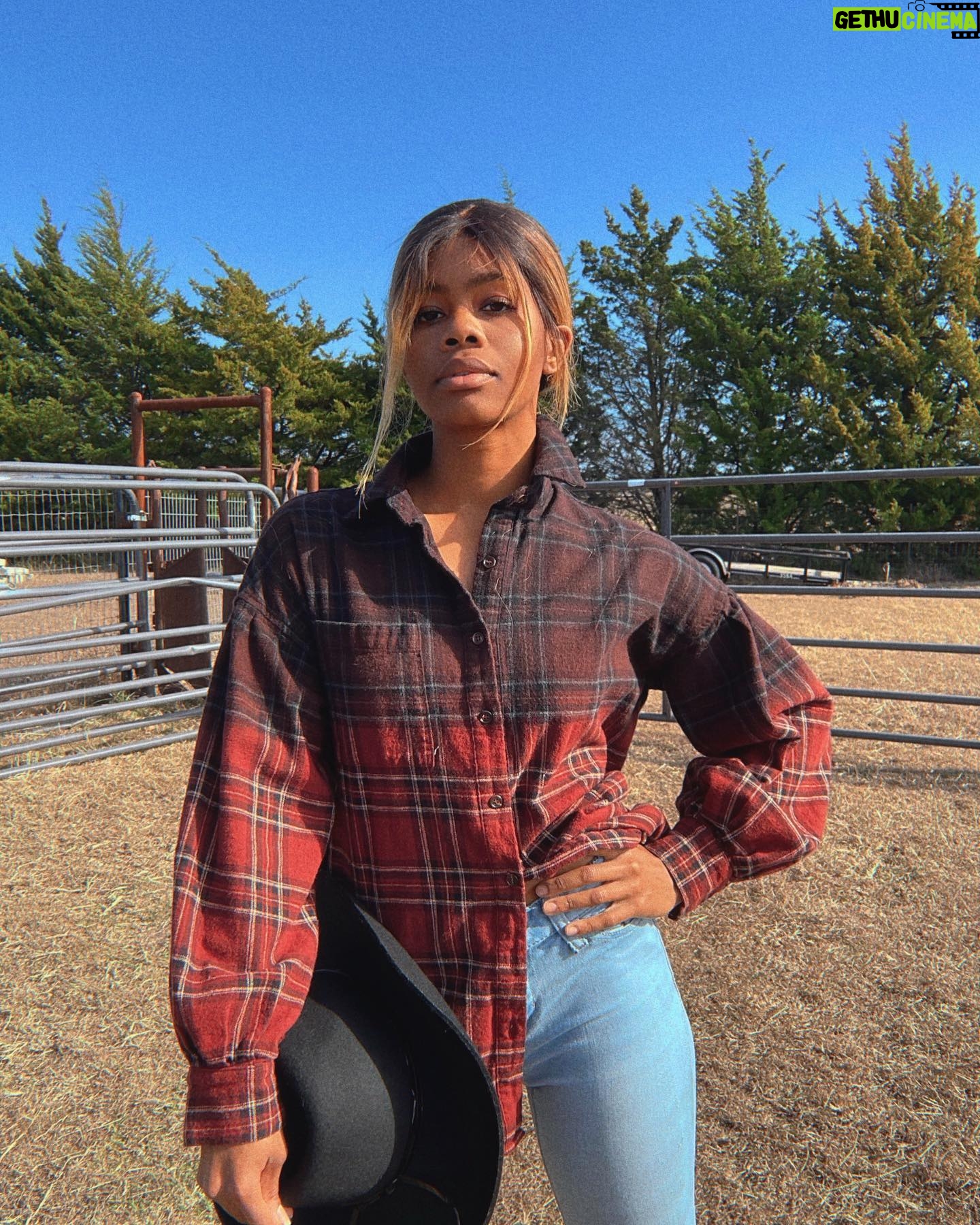 Gabby Douglas Instagram - meet your newest rancher 🐄🐥☁️🖤 oh and uhm you might see me on the rodeo circuit so bring your a game 😼