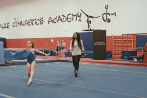 Gabby Douglas Instagram - hope you all had an amazing 2019 and hope 2020 will be even more amazing. it is always a huge honor coaching the next generation of female gymnasts. had a great time during an exclusive hands-on clinic for @MarriottBonvoy members #MarriottBonvoyMoments #revelexperiences 👱🏽‍♀️