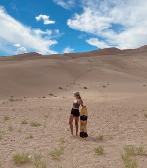 Gabby Petito Instagram - Bikini bottom isn’t the only place there’s sandy cheeks 🌵☀️
ت
➪ swipe to see me fall on my butt 
#vanlifetravel