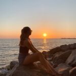 Gabby Petito Instagram – Made my favorite mango smoothie for breakfast, went on a nice little hike, had some sushi & watched the sunset before going home to some chocolate covered strawberries 🍓 what could be better than this #21
.
And thank you everyone for 
all the birthday wishes! ♡