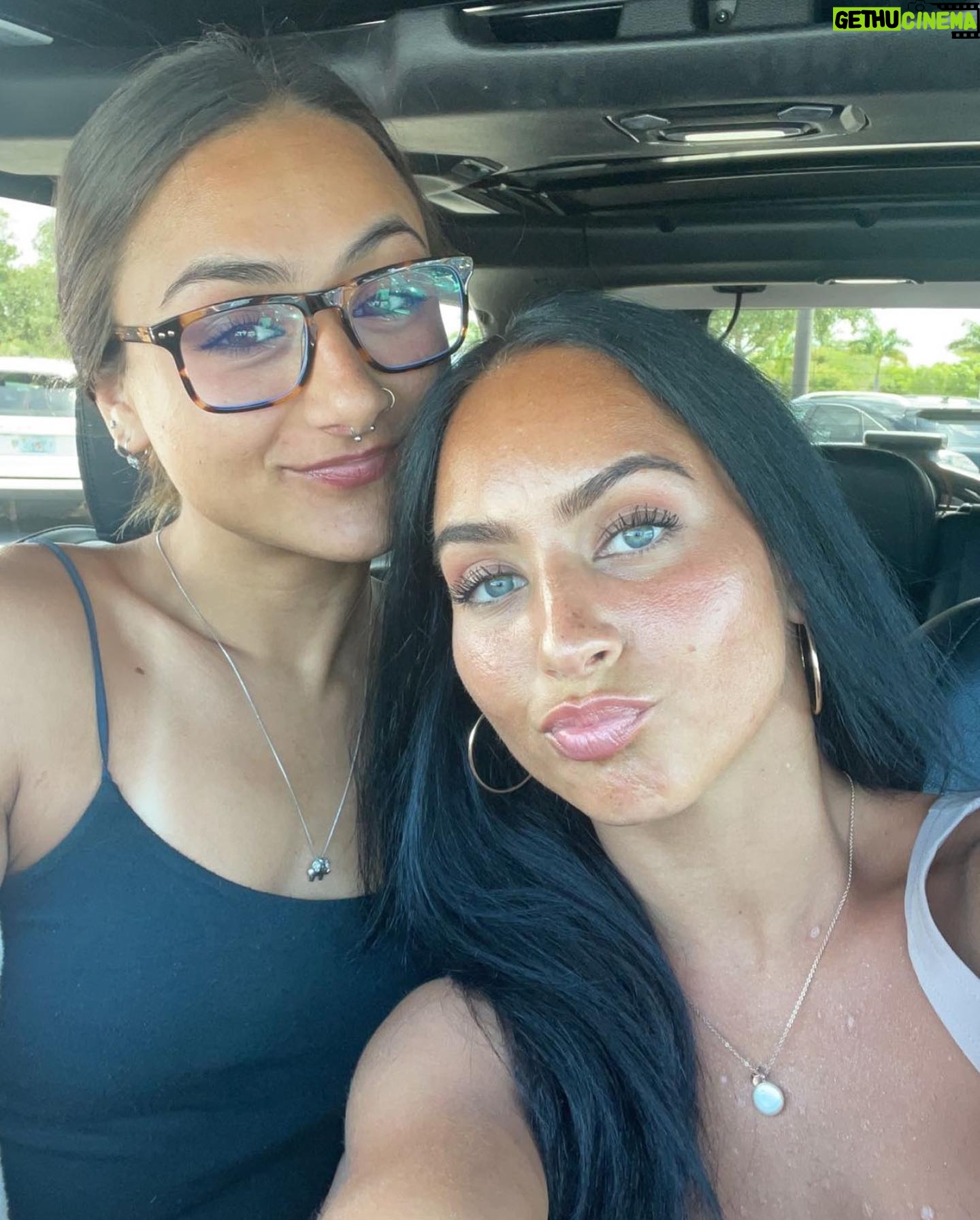 Gabi Butler Instagram - happy birthday to my beautiful sister 🤍 I truly don’t know what i would do without you and I just want to say thank you for all the times that you have picked me up when I was feeling down, or made me laugh when I felt like crying… You have been there for me every moment in my life that I needed someone and you are a pure light 💡 Our bond can never be broken and I hope your day is filled with love and joy 💕 I wish I could be with you to celebrate it but just know I love you with all my heart and I hope today is extra special 😌 #23