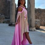 Gabi Butler Instagram - fragile come un fiore 💕🕊️