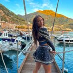 Gabi Butler Instagram - lemme drive da boat uniform by: @rebelathleticcheer ✨ hair by: @maxamillion_hair 💁🏽‍♀️ make up by: @w_a_f_u 👄