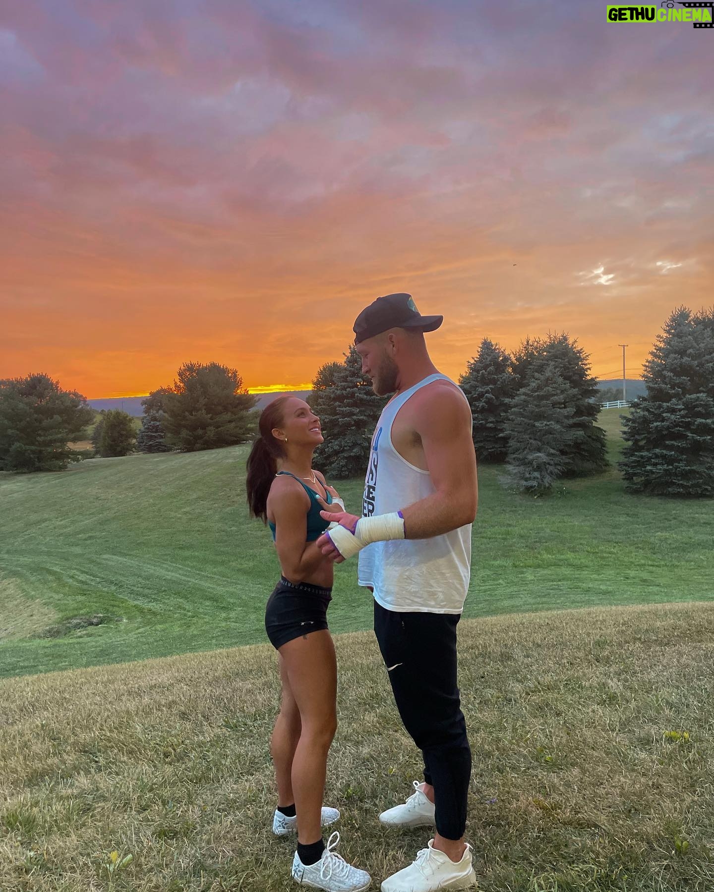 Gabi Butler Instagram - Pretty sunsets and being at my favorite place with my favorite people… can’t get any better than that 🌅😌 (swipe for a surprise) 😂