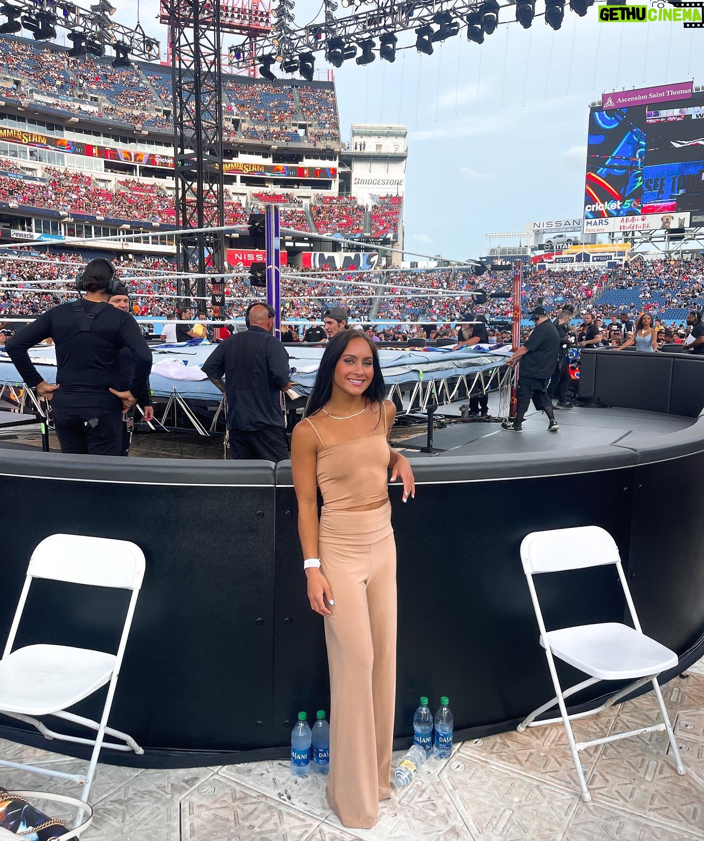 Gabi Butler Instagram - It’s goin down here in Nashville at SUMMER SLAM💥👊🏽🔥💪🏽 @wwe thank you so much for the amazing night. It was so cool seeing it in person for the first time. Truly something I will never forget… met some amazing people and made some new friends 🤍💕