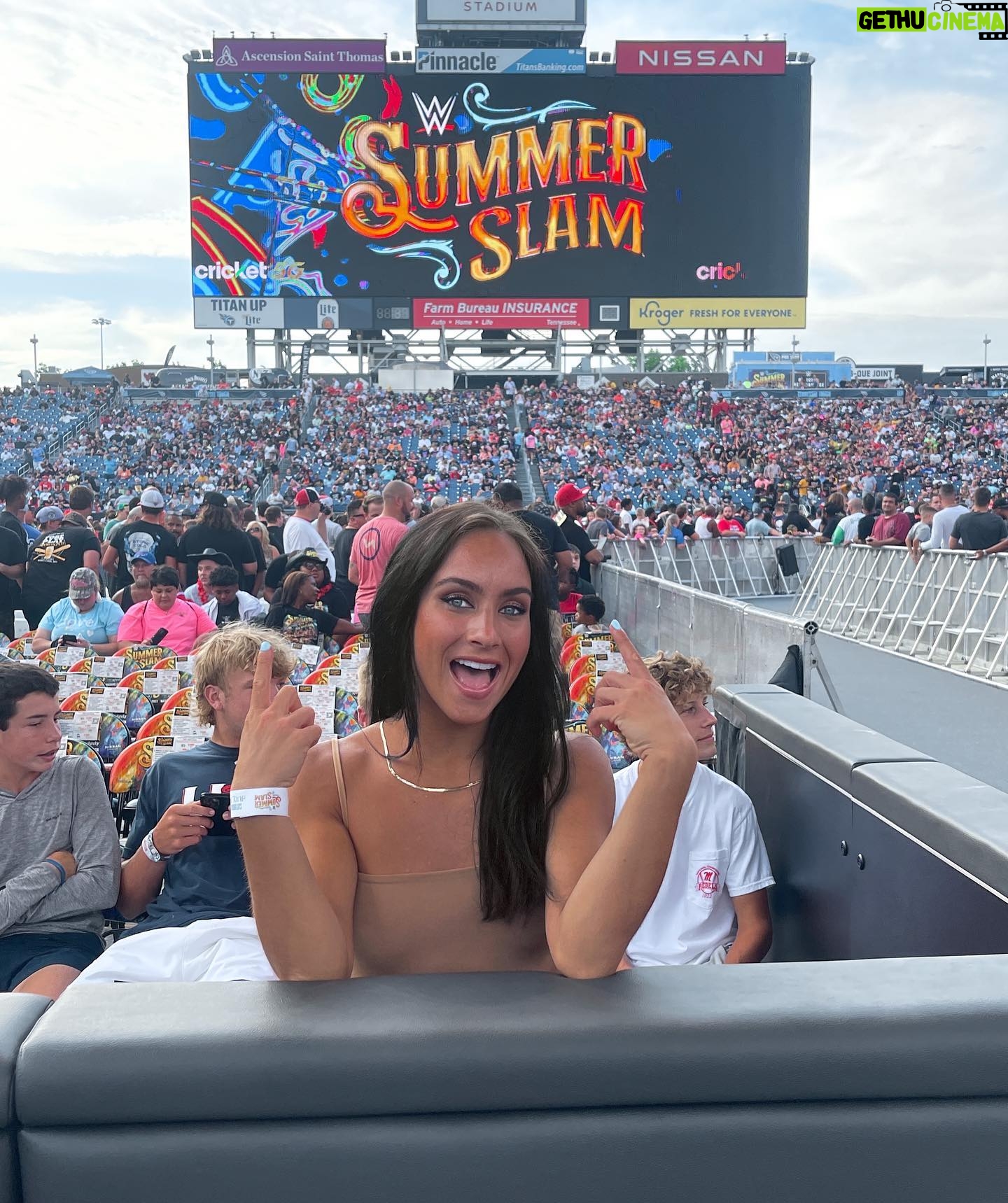 Gabi Butler Instagram - It’s goin down here in Nashville at SUMMER SLAM💥👊🏽🔥💪🏽 @wwe thank you so much for the amazing night. It was so cool seeing it in person for the first time. Truly something I will never forget… met some amazing people and made some new friends 🤍💕