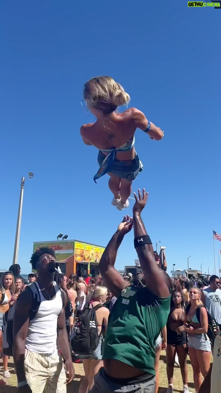 Gabi Butler Instagram - always a good time stunting with you ๐ฅ๐งก @dawan_andonly ๐ค๐ฝ