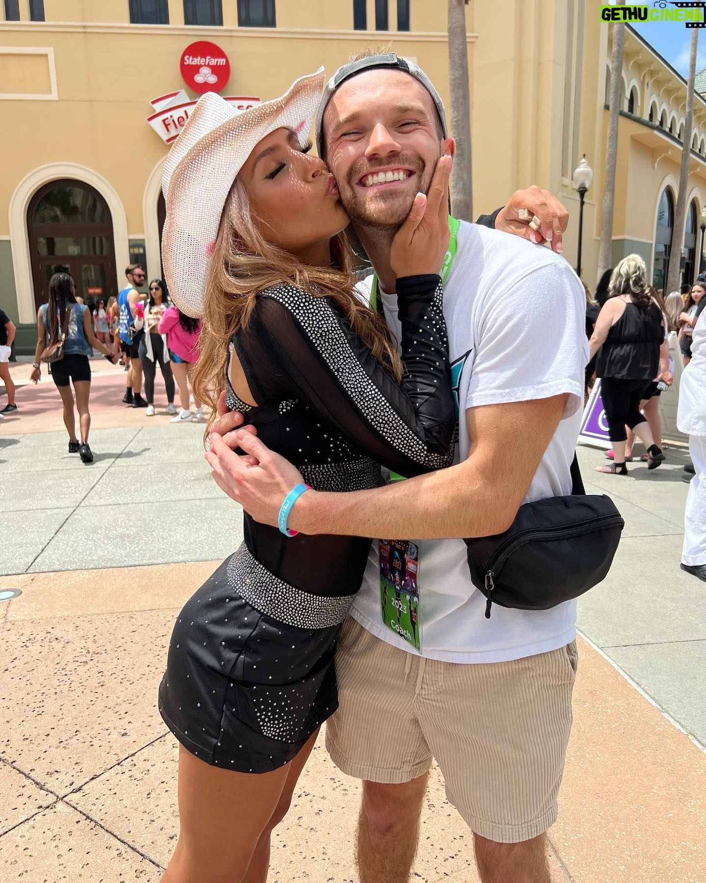 Gabi Butler Instagram - day 1 ☝🏽🤍🌏 today was amazing 🤩 thank you for everyone who came to support and wished us luck! we love you guys 🥹 now on to day two 🙏🏽😍