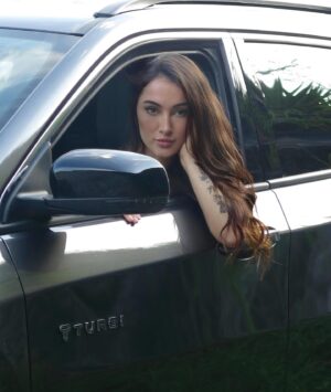 Gabi Melim Instagram - meus finais de tarde são muito mais lindos e iluminados depois que eu descobri o Turbi!! agora consigo sempre chegar nos meus compromissos na hora certa e, com muito mais praticidade e economia tendo um carro por assinatura.

depois que eu assinei o Turbi tá bem mais fácil tirar do papel aquela viagem ou rolê que eu tava planejando há tempos, fazer minhas compras, levar o dimdim pra passear, e curtir um pôr do sol maravilhoso como esse! 

eu vou de Turbi e você? @vaideturbi #publi