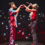 Gabi Melim Instagram - que noite rio. avemariameupaiamado que domingo bom com vocês. já são 8 anos e eu nunca me acostumo com a plateia cheia cantando nossas composições. que benção. vocês são um presente! brigaduuuu