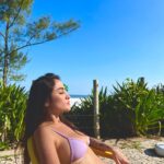 Gabi Melim Instagram - cores vivas céu azul rio de janeiro 💖
