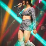 Gabi Melim Instagram - esses últimos shows tão com um gostinho de saudade 🤍 20 mil pessoas em santa bárbara!!!! brigaduuuu povo lindo