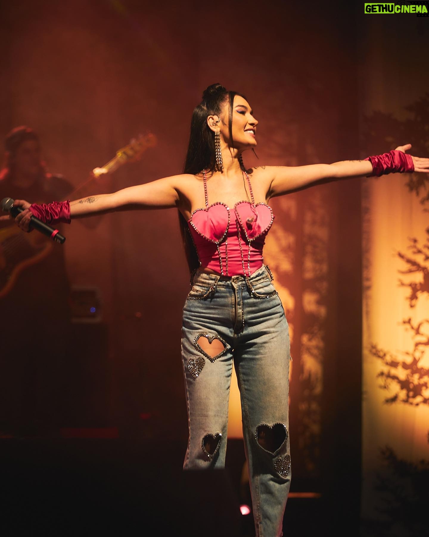 Gabi Melim Instagram - se vocês soubessem a força que tem a energia de vocês sobre o show... são josé vocês tavam tão entregues que o palco ficou parecendo casa 💖 brigaduuu foi muito lindo