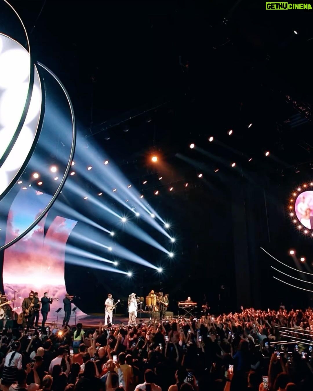 Gabi Melim Instagram - o primeiro bloco do nosso dvd “melhor de três (ao vivo)” já tá disponível no youtube, corre lá pra assistir e me contem qual vcs mais gostaram 🤍