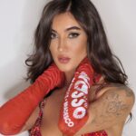 Gabi Melim Instagram - hoje é dia de carnavalizar na sapucaí 🎉 @nossocamarote