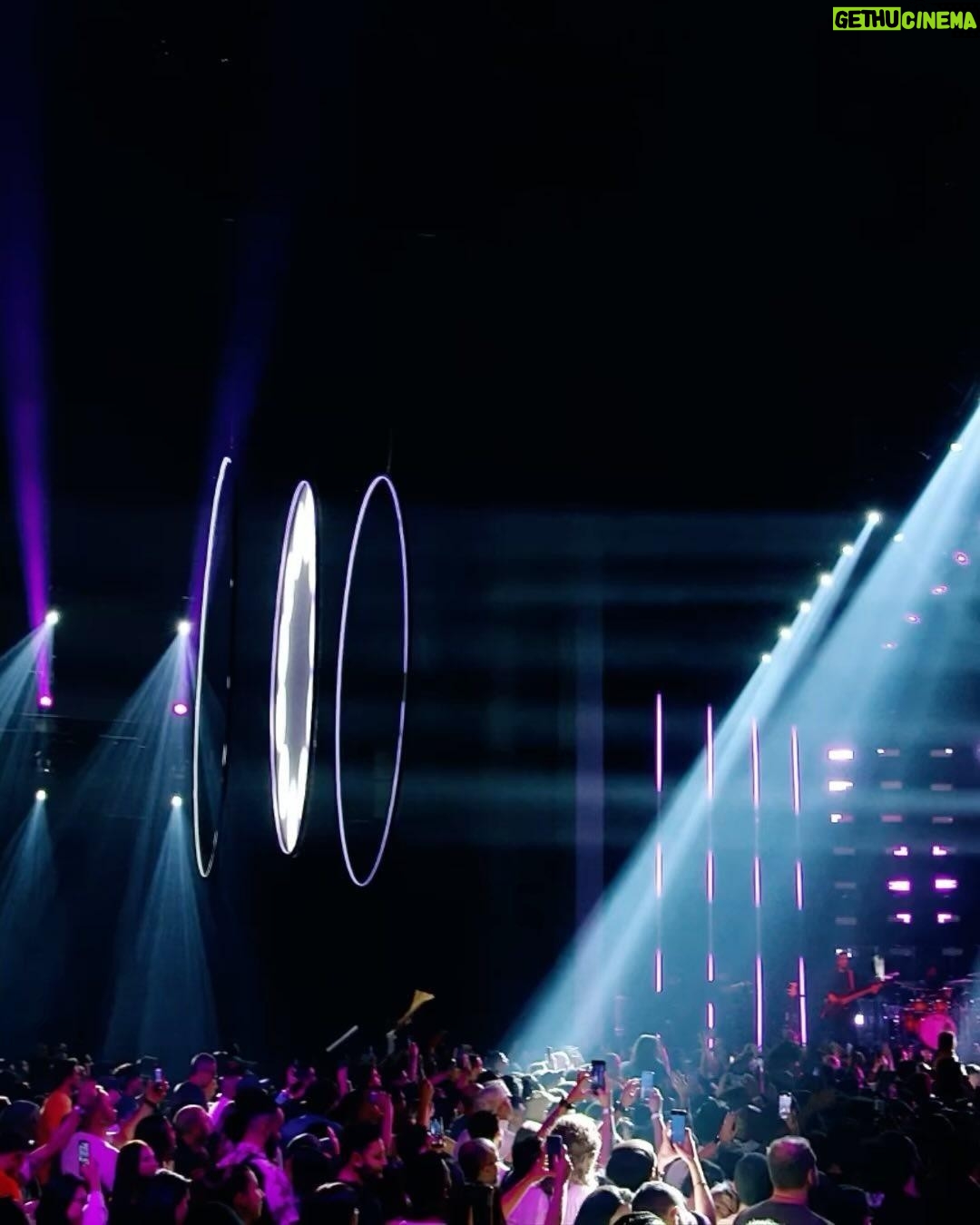 Gabi Melim Instagram - o primeiro bloco do nosso dvd “melhor de três (ao vivo)” já tá disponível no youtube, corre lá pra assistir e me contem qual vcs mais gostaram 🤍