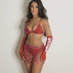 Gabi Melim Instagram - hoje é dia de carnavalizar na sapucaí 🎉 @nossocamarote