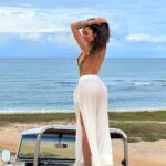 Gabi Melim Instagram - jogando meu corpo no mundo, andando por todos os cantos 🦋