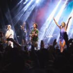 Gabi Melim Instagram - como é fácil amar vocês!!!! salvador ontem foi sem explicação de lindo, e belôrizonte também. uma emoção gigante nos últimos shows da nossa banda 🥹 brigaduuu