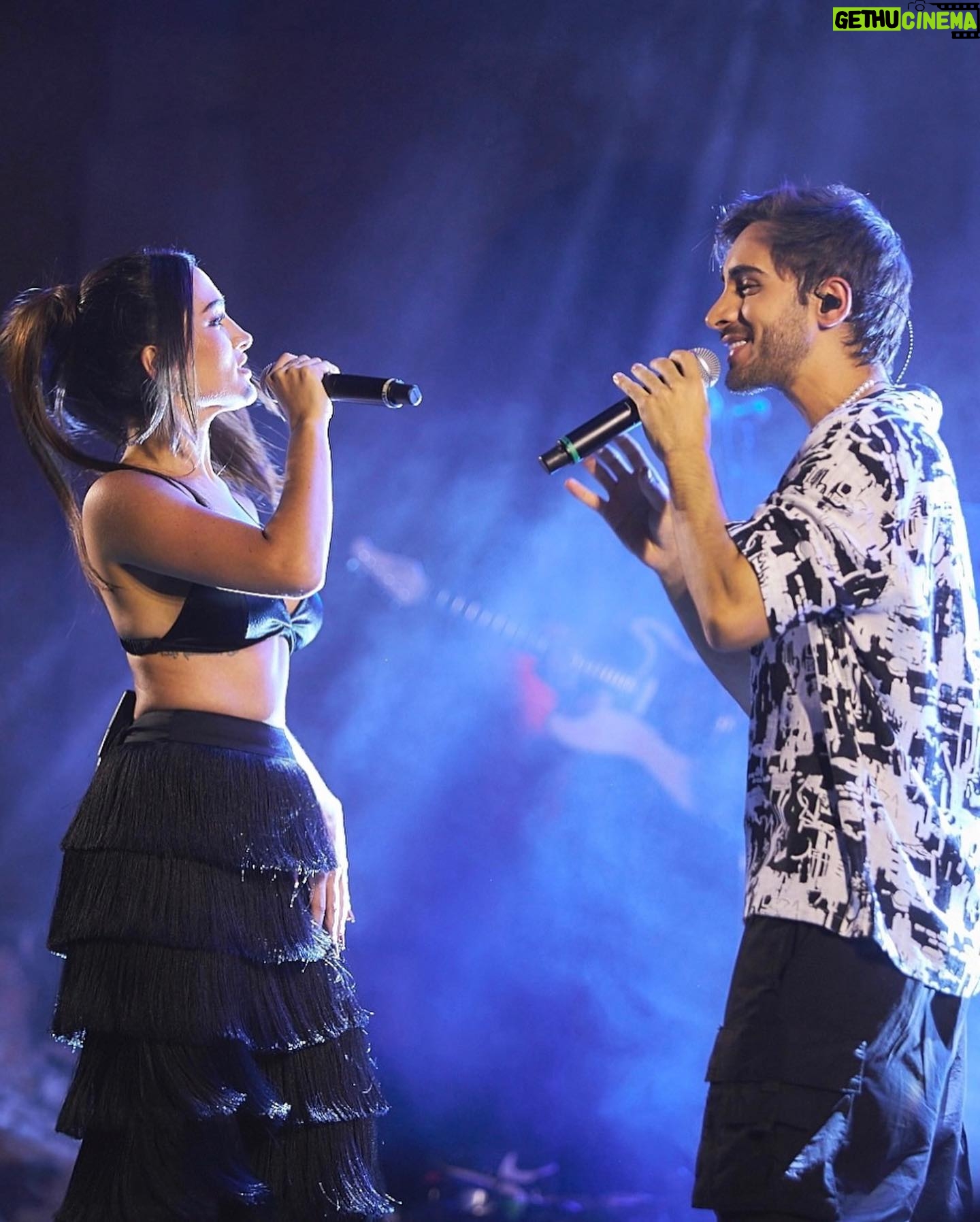 Gabi Melim Instagram - como é fácil amar vocês!!!! salvador ontem foi sem explicação de lindo, e belôrizonte também. uma emoção gigante nos últimos shows da nossa banda 🥹 brigaduuu