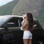 Gabi Melim Instagram - meus finais de tarde são muito mais lindos e iluminados depois que eu descobri o Turbi!! agora consigo sempre chegar nos meus compromissos na hora certa e, com muito mais praticidade e economia tendo um carro por assinatura. depois que eu assinei o Turbi tá bem mais fácil tirar do papel aquela viagem ou rolê que eu tava planejando há tempos, fazer minhas compras, levar o dimdim pra passear, e curtir um pôr do sol maravilhoso como esse! eu vou de Turbi e você? @vaideturbi #publi
