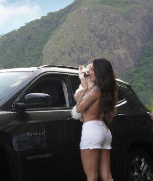 Gabi Melim Instagram - meus finais de tarde são muito mais lindos e iluminados depois que eu descobri o Turbi!! agora consigo sempre chegar nos meus compromissos na hora certa e, com muito mais praticidade e economia tendo um carro por assinatura.

depois que eu assinei o Turbi tá bem mais fácil tirar do papel aquela viagem ou rolê que eu tava planejando há tempos, fazer minhas compras, levar o dimdim pra passear, e curtir um pôr do sol maravilhoso como esse! 

eu vou de Turbi e você? @vaideturbi #publi