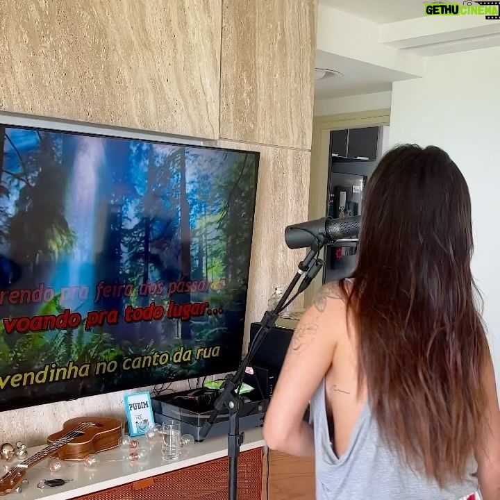 Gabi Melim Instagram - do nada já tamo em dezembro 🌙