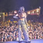 Gabi Melim Instagram - nosso QUINTAL em FORTAL! 8 mil pessoas cantando nossas canções 🫀 brigaduuuuu eu amo a energia de vocês