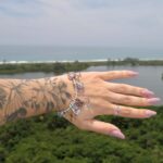 Gabi Melim Instagram - meus amores, queria convidar vocês para participarem dos últimos dias da campanha de black friday da @theofficialpandora que termina agora no dia 30 de novembro. toda a loja e site com 50% de desconto.* e para as compras a partir de 1.199,00 você ganha um porta joias exclusivo! #theofficialpandora #blackfriday #publi *com exceção das categorias diamantes e gameofthrones.