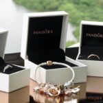 Gabi Melim Instagram - meus amores, queria convidar vocês para participarem dos últimos dias da campanha de black friday da @theofficialpandora que termina agora no dia 30 de novembro. toda a loja e site com 50% de desconto.* e para as compras a partir de 1.199,00 você ganha um porta joias exclusivo! #theofficialpandora #blackfriday #publi *com exceção das categorias diamantes e gameofthrones.