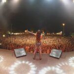 Gabi Melim Instagram - nosso QUINTAL em FORTAL! 8 mil pessoas cantando nossas canções 🫀 brigaduuuuu eu amo a energia de vocês