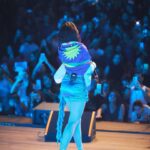Gabi Melim Instagram – lembro da primeira vez que viajei com a melim pra fazer show fora do rio de janeiro. recife foi esse lugar, o primeiro burburinho, os primeiros fãs que vi de perto, as filas fazendo curva no quarteirão da entrada do local, era bem no início de tudo, senti uma felicidade tão grande de ver onde nossa música tava chegando e toda vez que eu volto eu lembro disso e sinto um carinho imenso por vocês. que noiteee, que show. obrigada por tudo. obrigada por sempre, e ontem não foi diferente. (dessa vez esqueci de comprar cajuína, então tenho mais motivos pra voltar logo) 💖