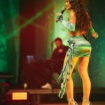 Gabi Melim Instagram – lembro da primeira vez que viajei com a melim pra fazer show fora do rio de janeiro. recife foi esse lugar, o primeiro burburinho, os primeiros fãs que vi de perto, as filas fazendo curva no quarteirão da entrada do local, era bem no início de tudo, senti uma felicidade tão grande de ver onde nossa música tava chegando e toda vez que eu volto eu lembro disso e sinto um carinho imenso por vocês. que noiteee, que show. obrigada por tudo. obrigada por sempre, e ontem não foi diferente. (dessa vez esqueci de comprar cajuína, então tenho mais motivos pra voltar logo) 💖