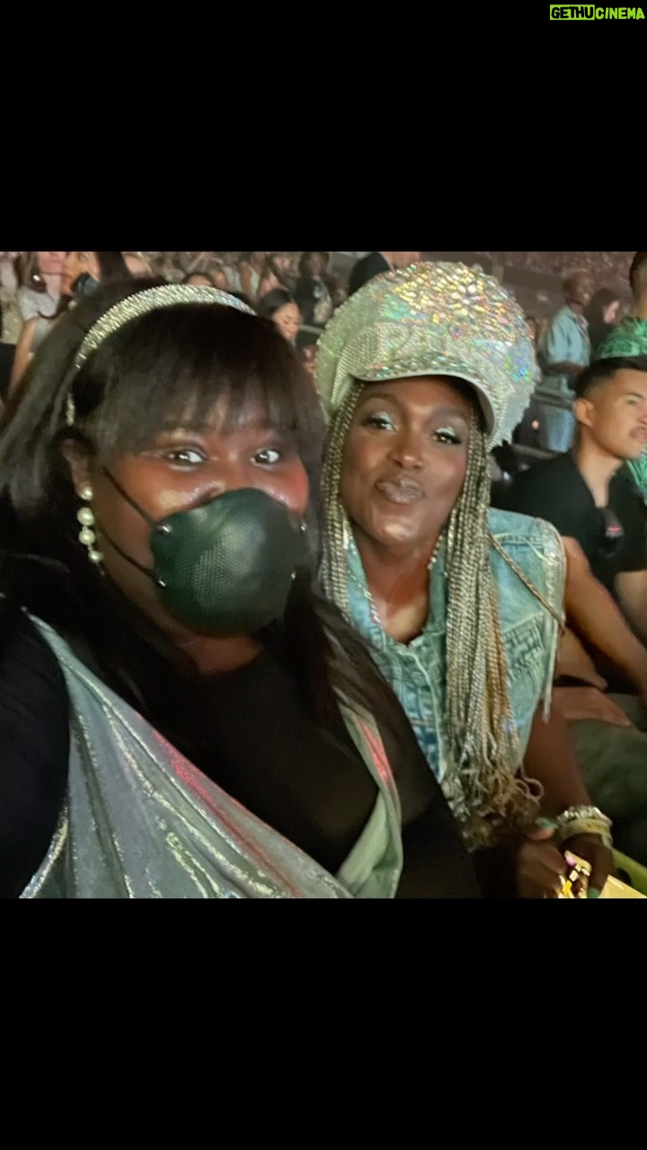 Gabourey Sidibe Instagram - There was an overwhelming amount of talent and love of craft on that stage last night and I’m so inspired to take me a nap. Getting to see @beyonce with my husband and then again with my friend @thembibanks is such blessing and now I’m just gon stay in the house until the strike is over I guess? Cuz like….what else is there for me? I’m just gon lay in the fetal position until further notice. #renaissanceworldtour