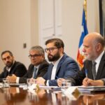 Gabriel Boric Instagram - Junto a los ministros Mario Marcel, @AElizaldes, @Nico_Grauv y la subsecretaria @MacarenaLobosPalacios tuve una fructífera reunión con las mesas directivas del Senado y la Cámara de Diputadas y Diputados, encabezadas por @SenadorJoseGarciaRuminot y @KarolCariolaOliva para avanzar en materia legislativa en torno a crecimiento económico, progreso social y responsabilidad fiscal.