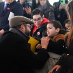 Gabriel Boric Instagram - La distancia no puede ser un obstáculo para el bienestar de niños y niñas. Con mucha alegría instalamos la primera piedra del nuevo Instituto @teleton_chile en la Región de O’Higgins con el que las familias cuidadoras, tantas veces invisibilizadas, dejarán de viajar largos trayectos a la Región del Maule o Metropolitana. Bienvenida sea la colaboración público-privada que da respuesta a las urgencias y necesidades de las familias chilenas.