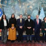 Gabriel Boric Instagram - El Programa de las Naciones Unidas para el Desarrollo (@PNUD) genera un tremendo aporte a nuestro país que se manifiesta en las históricas publicaciones del informe de Desarrollo Humano en Chile. Es un honor haber recibido hoy a su administrador Achim Steiner y a los altos mandos de las @NacionesUnidas que visitan nuestro país.
