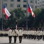 Gabriel Boric Instagram - Hoy en la Plaza de la Constitución vivimos un emotivo y respetuoso toque de silencio que realizó la Guardia de Palacio en memoria de los tres carabineros asesinados en Cañete. Mis respetos para ellos, sus familias y toda la institución.