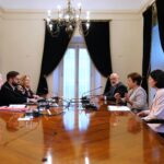 Gabriel Boric Instagram - Junto al canciller @AlbertoVanKlaveren y la ministra (s) @Heidi.Berner.Herrera, recibimos en La Moneda a la directora del Fondo Monetario Internacional (FMI), Kristalina Georgieva, al director del Departamento del Hemisferio Occidental del FMI, Rodrigo Valdés, y a la jefa de la Misión de Chile del FMI, Andrea Schaechter, con quienes sostuvimos una importante conversación en torno a los avances económicos que ha tenido Chile y el trabajo para seguir creciendo más y mejor.