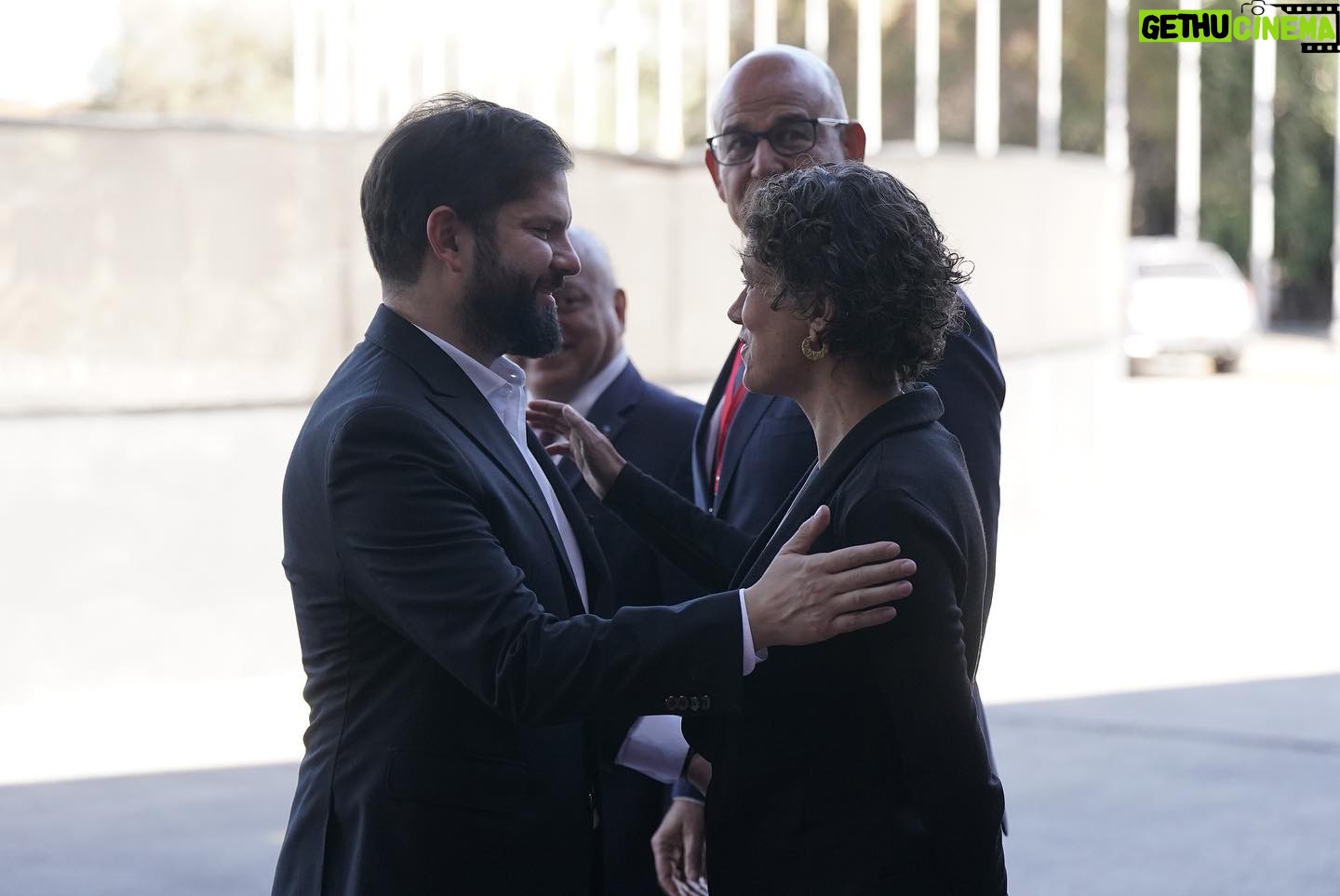 Gabriel Boric Instagram - Hoy participé de la Tercera Conferencia de las Partes del Acuerdo de Escazú COP 3. Espacio tremendamente importante al ser el único tratado ambiental que tenemos como pueblos hermanos de Latinoamérica y el Caribe, y con disposiciones en favor de quienes defienden el medio ambiente, lo que lo convierte en un ejemplo de cooperación y multilateralismo. Espero que esta instancia sea una oportunidad para reafirmar nuestro compromiso con la mejor implementación del Acuerdo de Escazú y con seguir construyendo un futuro próspero para nuestros países.