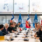 Gabriel Boric Instagram - En este Día Mundial de la Libertad de Prensa, @unesco nos plantea el desafío de pensar en una “prensa para el planeta” donde tenemos que enfrentar dos temas que confluyen: el de la protección de los defensores ambientales y el de la garantía al ejercicio del periodismo y la libertad de expresión. Sin libertad de expresión no hay democracia ni posibilidad de llevar luz a los fenómenos que amenazan nuestra convivencia, en lo local y en lo global. Por eso, este encuentro es tremendamente importante, valiente y necesario. Agradezco a @voceriadegobierno y @cancilleriachile por la organización y el gran trabajo que han realizado para que este evento sea posible.