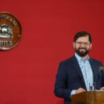 Gabriel Boric Instagram - Conmemoramos el primer aniversario de la Oficina del Banco de Desarrollo de América Latina y el Caribe (@AgendaCAF) en Chile, así como la presentación de la estrategia al 2026, elaborada en conjunto y que contiene:  ✔️Desarrollo Regional y Equitativo, en el que los gobernadores y gobiernos locales son fundamentales. ✔️Digitalización y conectividad, donde destaco el proyecto del Cable de Humbolt. ✔️Desarrollo de la agenda ambiental y climática. ✔️Transición hacia energías renovables. Como Gobierno seguimos trabajando para profundizar nuestras relaciones y contribuir a su consolidación como una institución que no sólo cuida y acrecienta su patrimonio, sino que se involucra y compromete con mejorar la calidad de vida de las y los latinoamericanos.