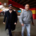 Gabriel Boric Instagram - Con el Káiser a la cancha. Un honor compartir en el estadio con este crack que es nuestro Ministro de Deporte. Y con el equipo en las buenas y en las malas ⚪️🔵 Seguimos!