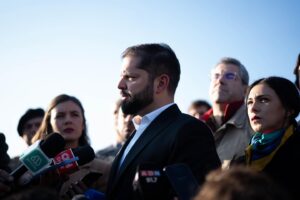 Gabriel Boric Instagram - Todos los poderes del Estado somos una sola fuerza para enfrentar la brutalidad del atentado sufrido por @CarabChile en Cañete. A raíz de esto, he decretado tres días de duelo nacional.
