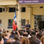 Gabriel Boric Instagram - Avanzamos con Trenes para Chile y hoy la celebración es doble, porque retomamos el tramo hasta Chillán y también volvemos con un servicio expreso y uno regular. Ambos disponibles para todos y todas desde mañana, jueves 18. Los trenes son un orgullo para nuestro país y así como lo dijo en la actividad Scarlet Núñez, estudiante de Chillán que se moviliza en este medio de transporte, también significan más comodidad y calidad de vida. Junto al Gobierno seguimos trabajando y recuperando trenes para Chile!