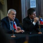 Gabriel Boric Instagram - Junto a la ministra @Carolina_Toha y el canciller @AlbertoVanKlaveren dimos inicio a la I Reunión de Ministros y Altas Autoridades de Seguridad Pública y Crimen Organizado por el Consenso de Brasilia. Mucho hemos hablado de la integración latinoamericana en los últimos años, pero nos hacen falta más acciones concretas como ésta. Porque la inseguridad y el crimen organizado constituyen hoy el principal reto a nuestras democracias, son una amenaza global que traspasa fronteras y ante ello nuestra respuesta debe ser de unidad regional. Juntos y juntas, trabajando coordinadamente podremos construir una América Latina segura y en paz.